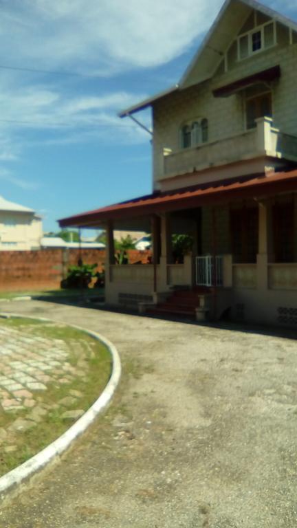 Robert'S Guest House Port of Spain Экстерьер фото