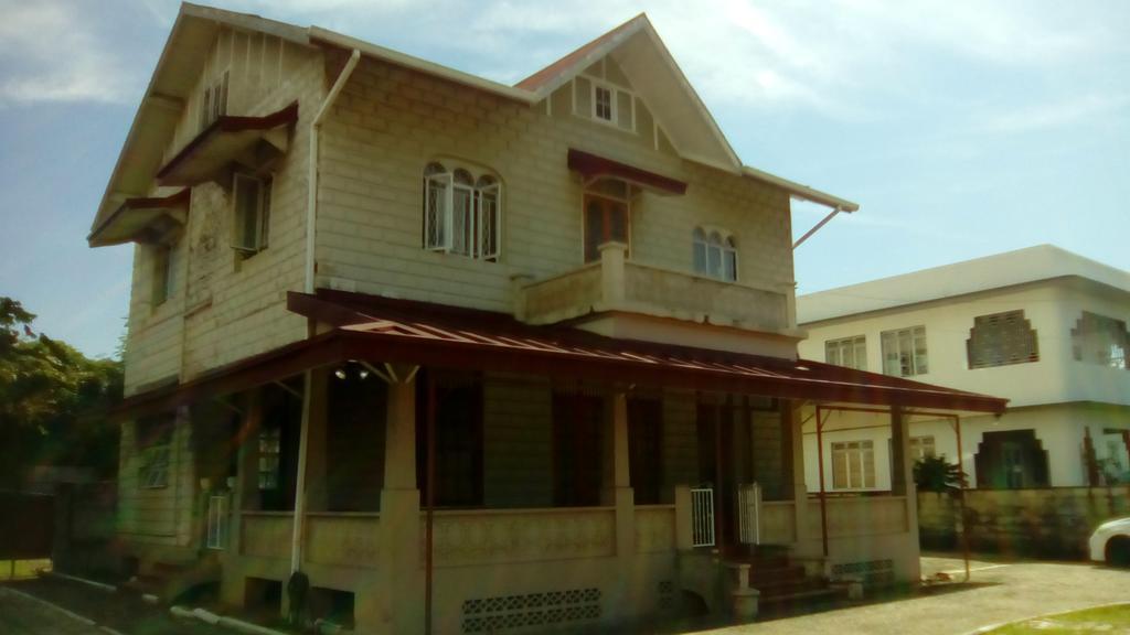 Robert'S Guest House Port of Spain Экстерьер фото